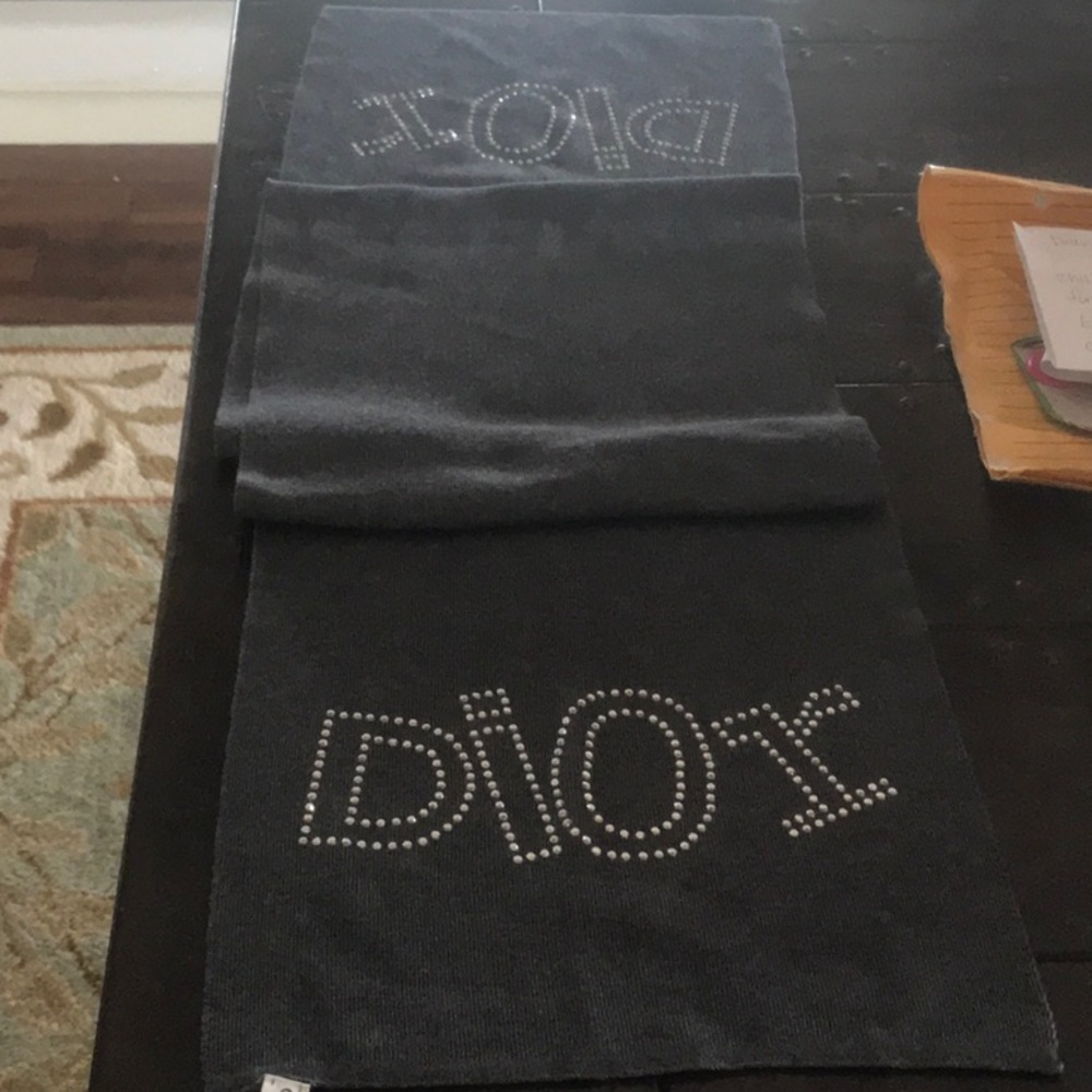 Dior gray scarf-unique crystal piece/ mint cond. - Picture 4 of 6